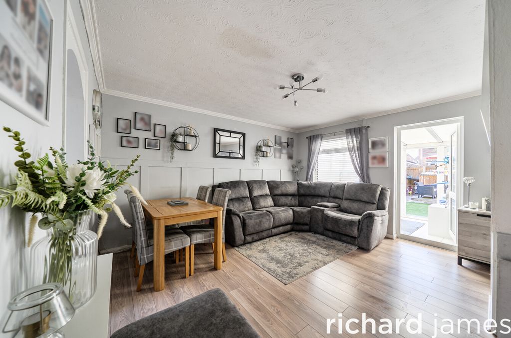 Property photo 2 of 12 Fdd22301B29d4d63Be609Ddc14d329Fb