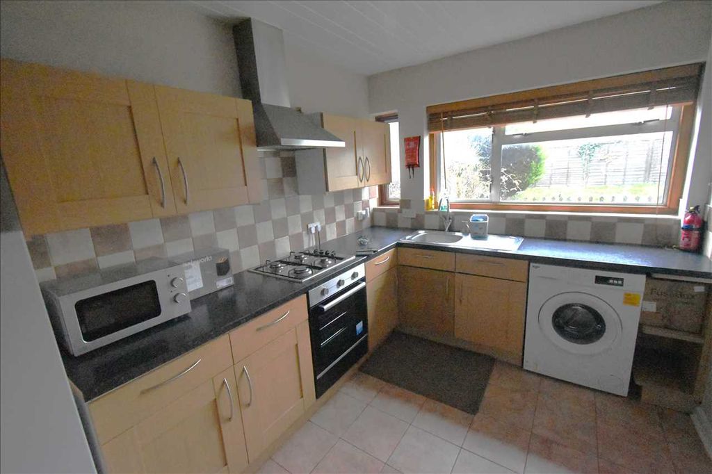 Property photo 3 of 4 Kitchen