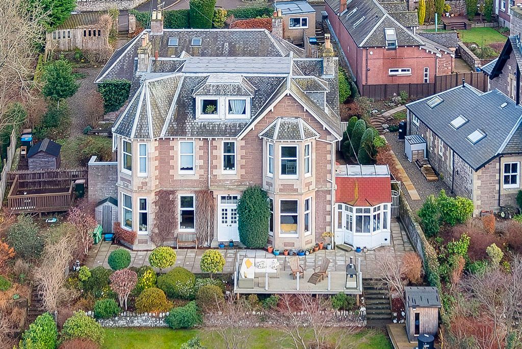 Property photo 1 of 34