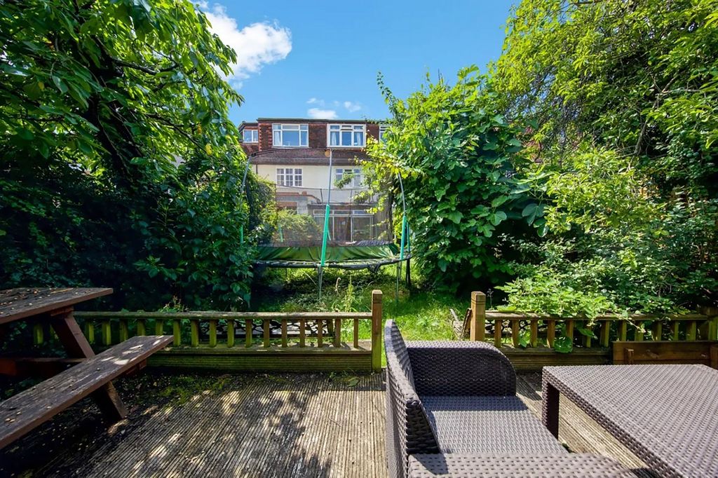 Property photo 3 of 22 Photo 24