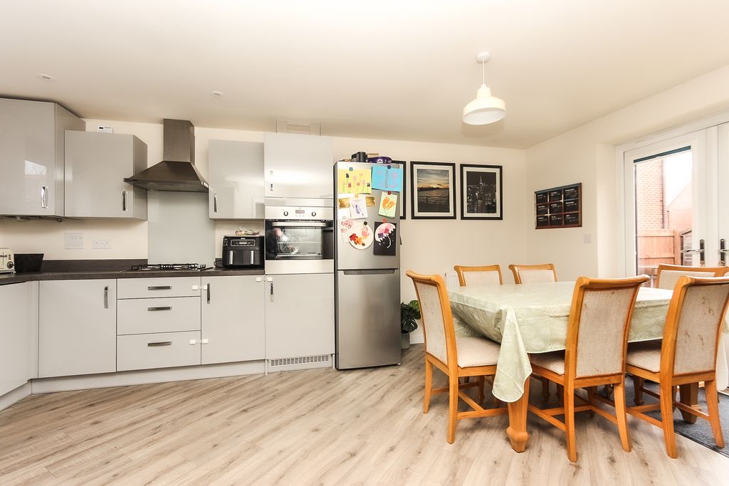 Property photo 3 of 16 Kitchen/Dining Room