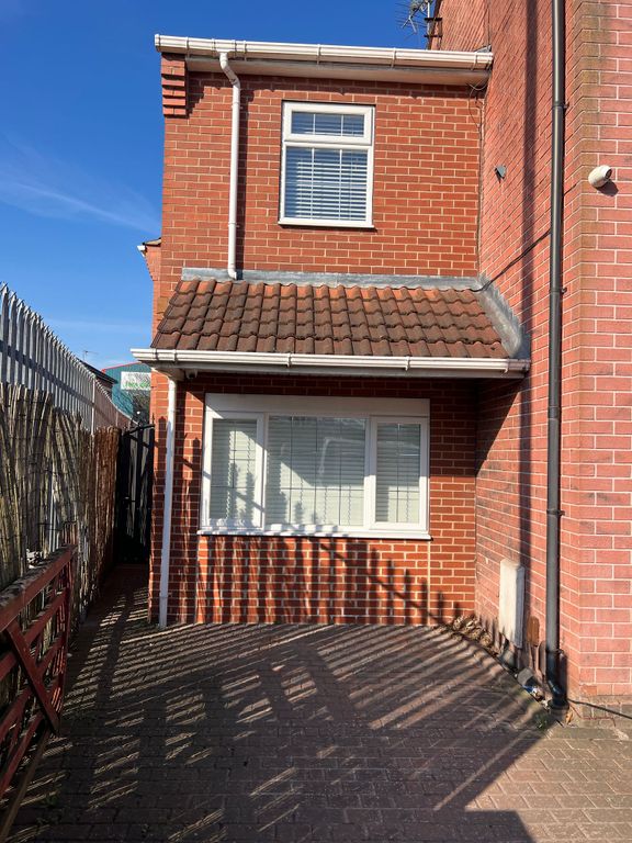 Property photo 2 of 24