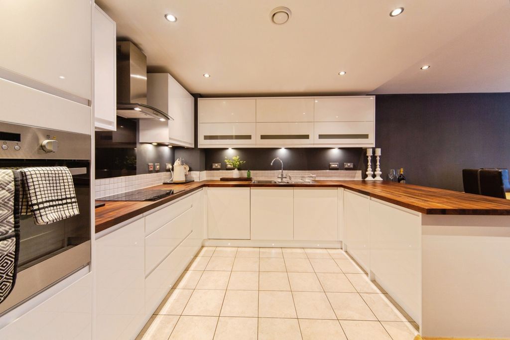 Property photo 3 of 16 Pbox-Img.Jpg