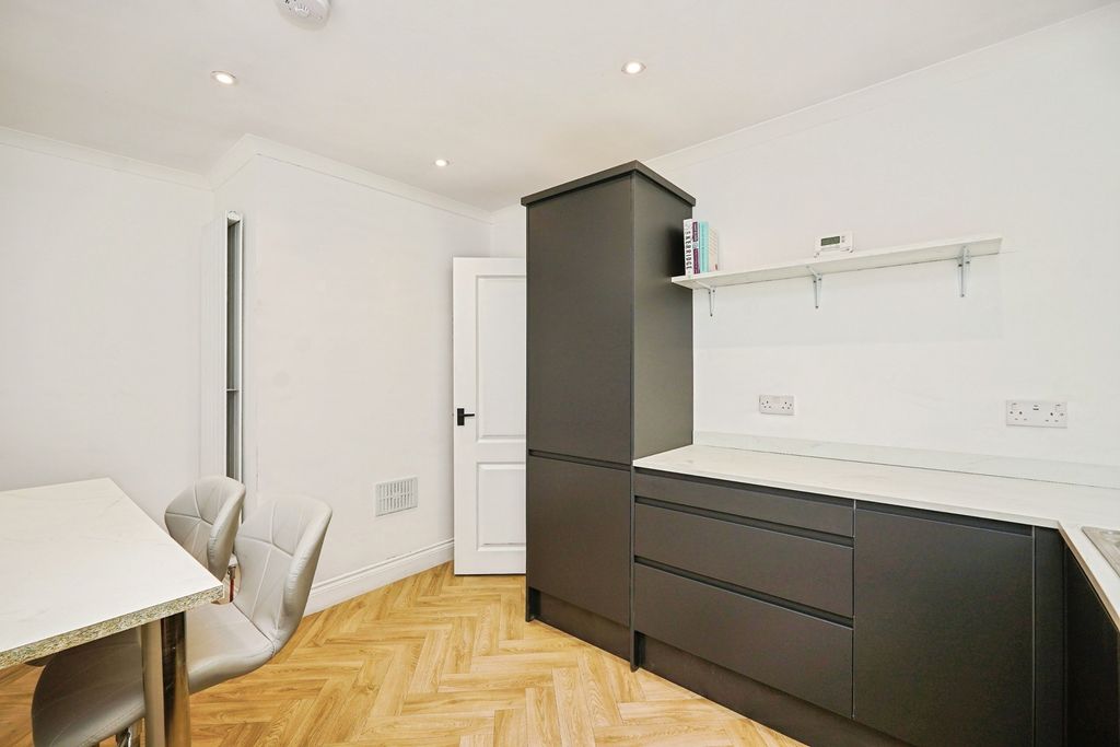 Property photo 2 of 21 Pbox-Img.Jpg