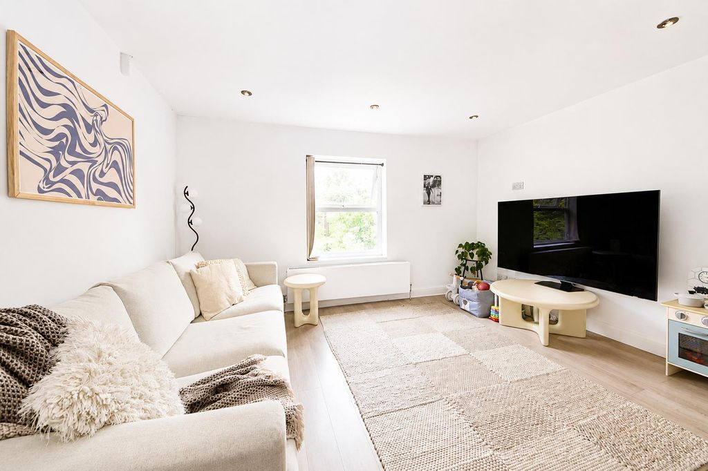 Property photo 1 of 8 1.Png