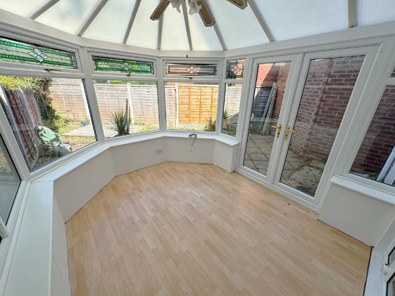 Property photo 3 of 32 Conservatory