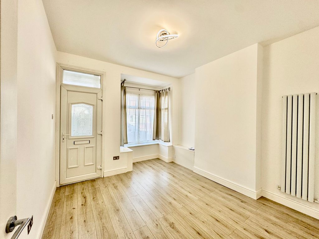 Property photo 3 of 27