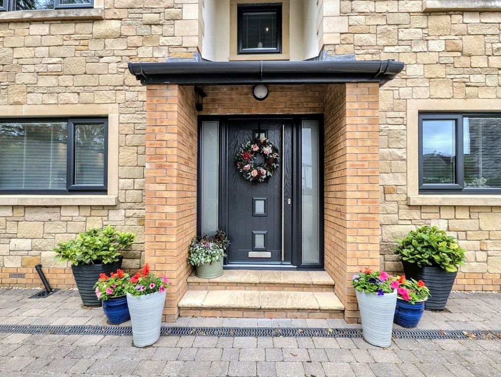 Property photo 3 of 33