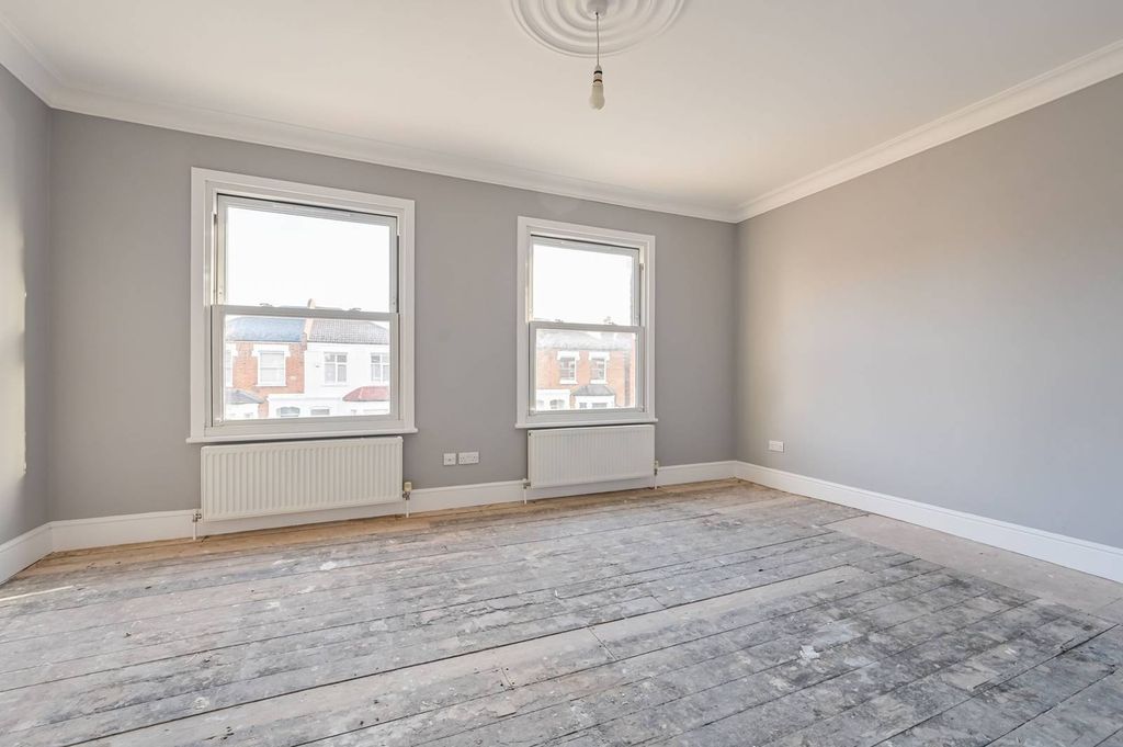 Property photo 3 of 18