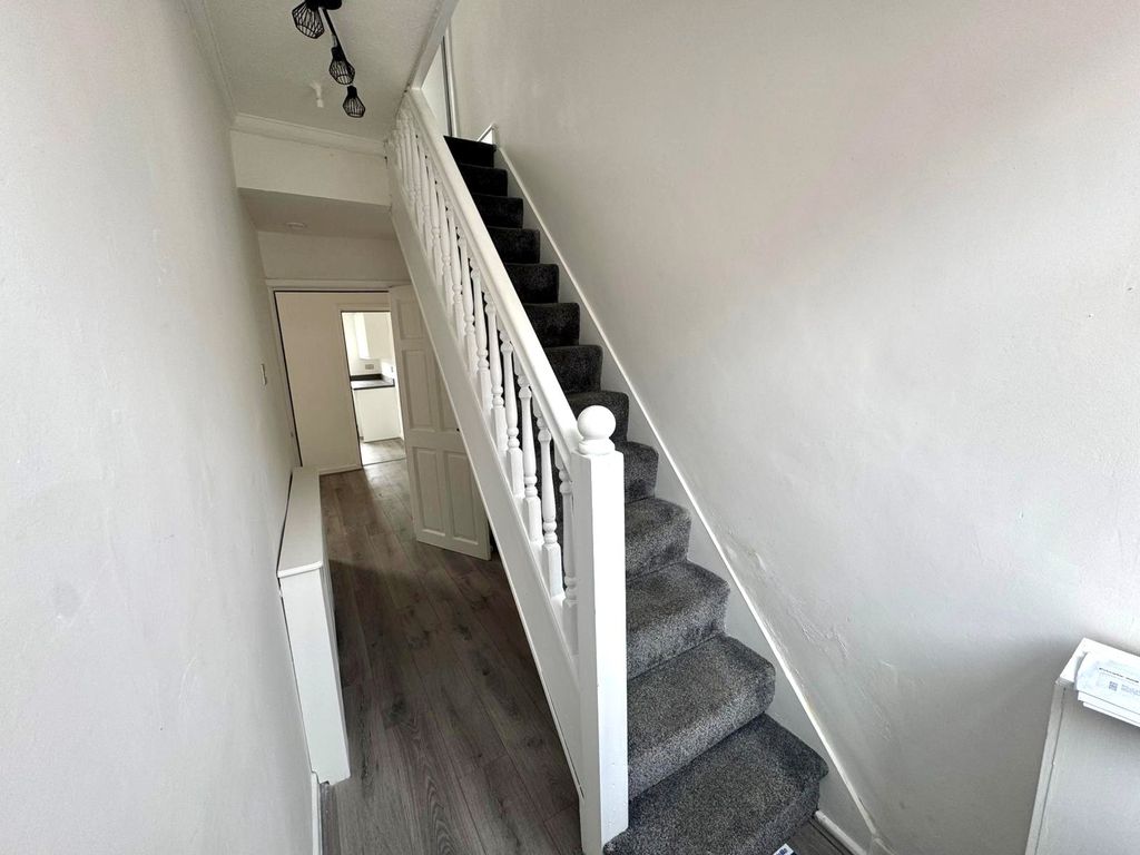 Property photo 2 of 13 Image