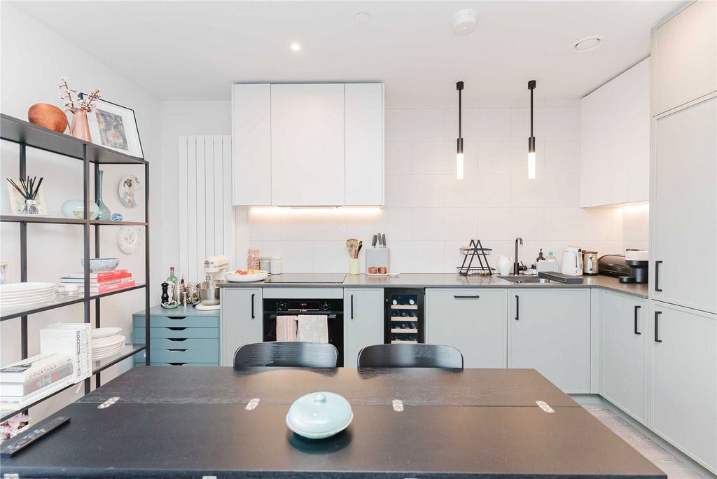 Property photo 2 of 28 Picture No. 32