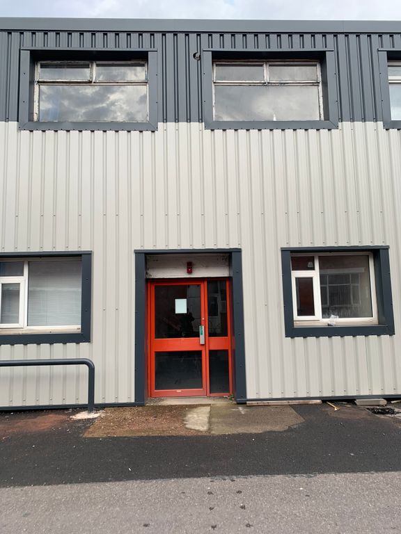 Property photo 3 of 11 Entrance