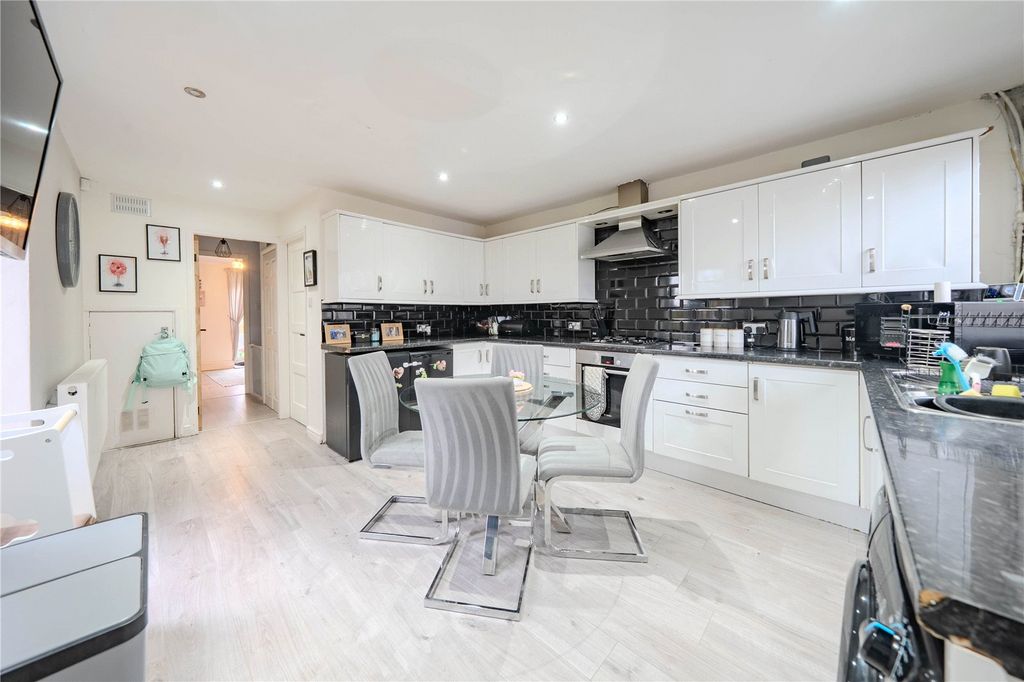 Property photo 3 of 15 Picture No. 06