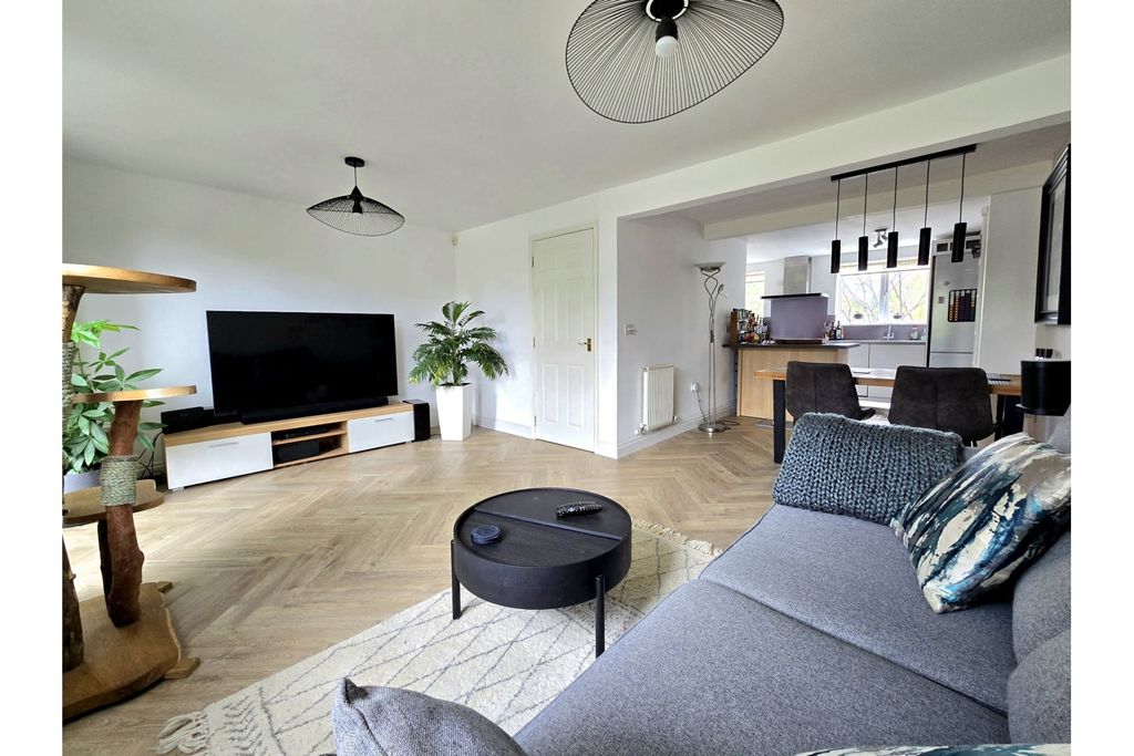 Property photo 2 of 19 Lounge/Dining Room