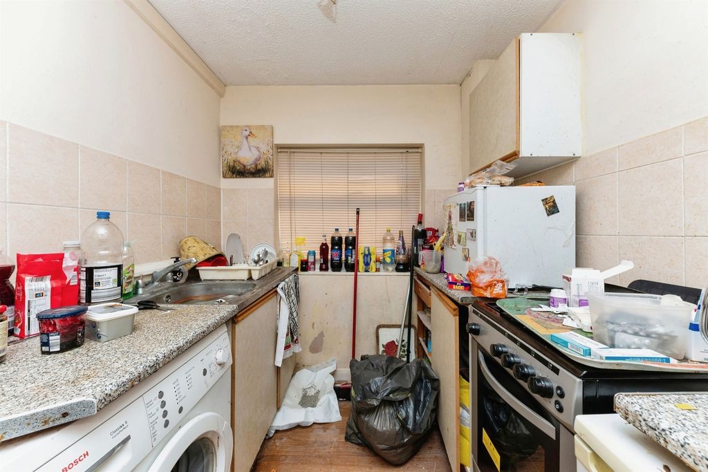 Property photo 3 of 12