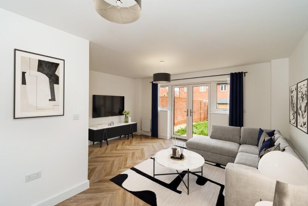 Property photo 1 of 10 Spacious Three-Bedroom Detached Family Home In Coulsdon