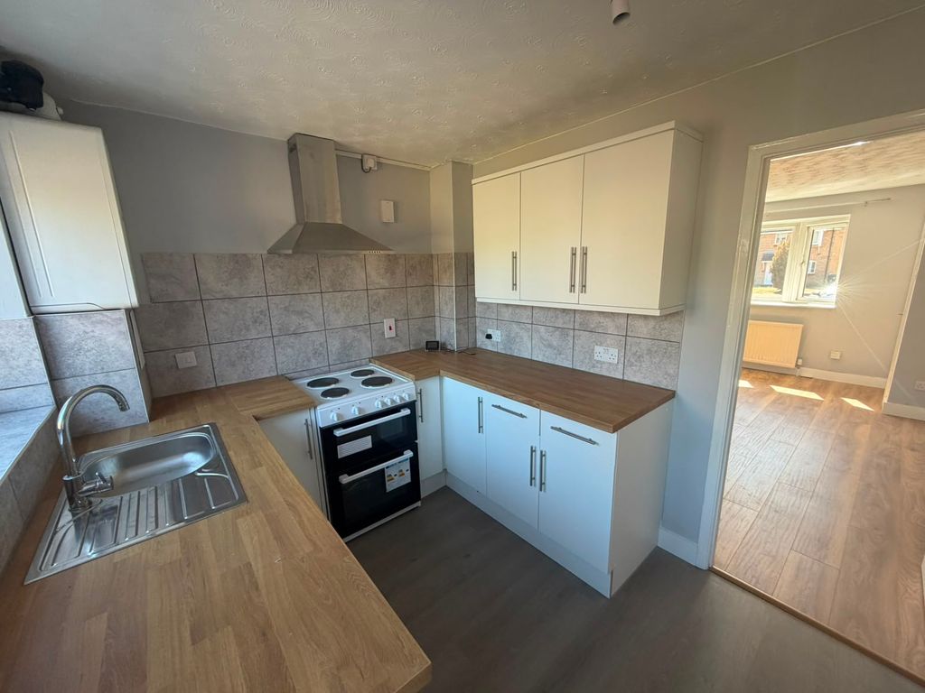 Property photo 2 of 9 Kitchen