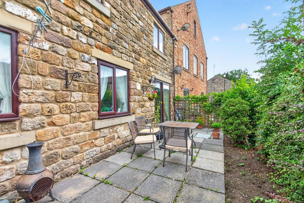 Property photo 1 of 23 14Lowmillcourt-25.Jpg