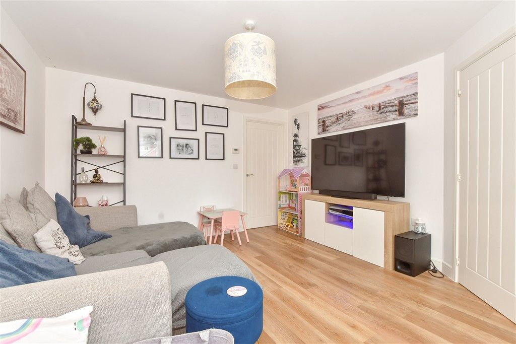 Property photo 3 of 11 Lounge