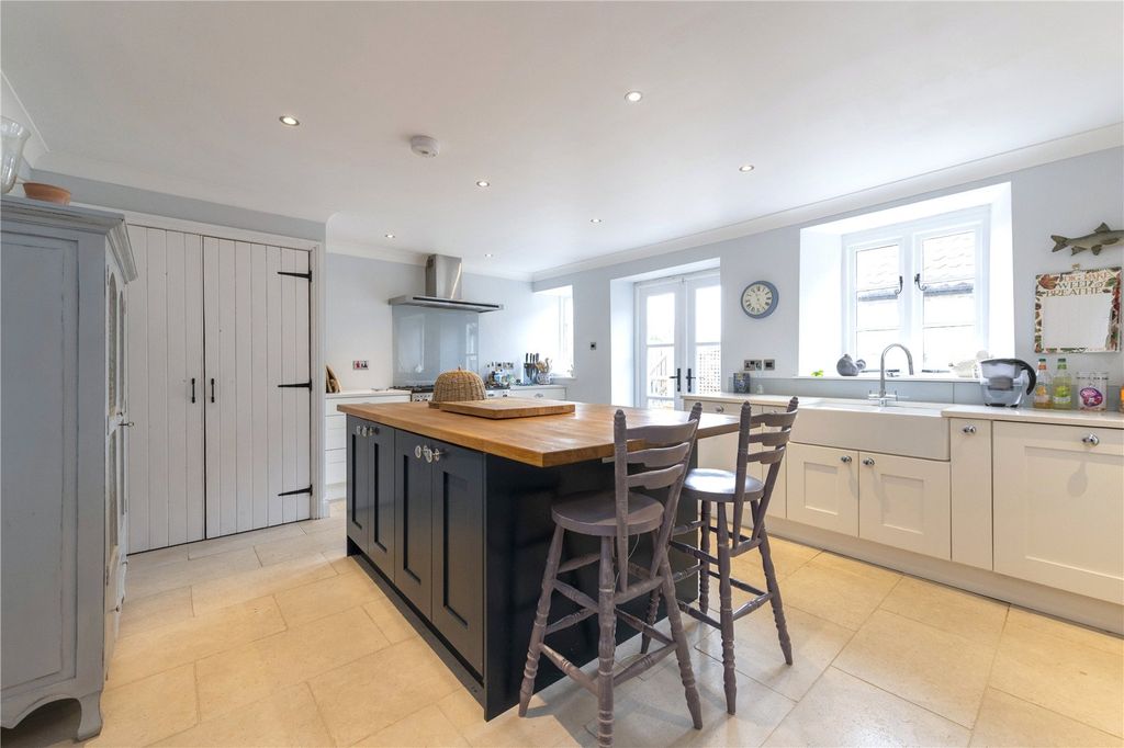 Property photo 2 of 21 Kitchen