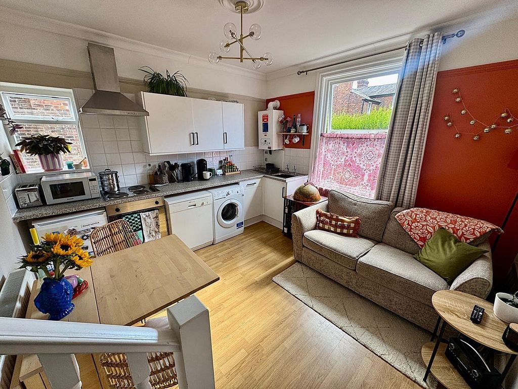 Property photo 2 of 10 Kitchen