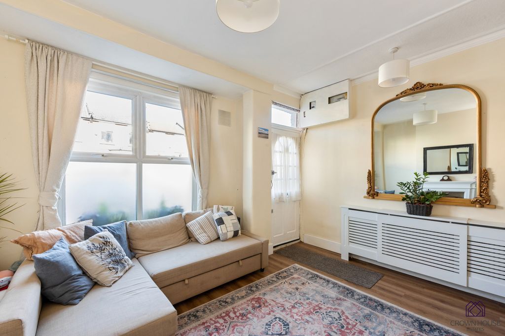 Property photo 2 of 26