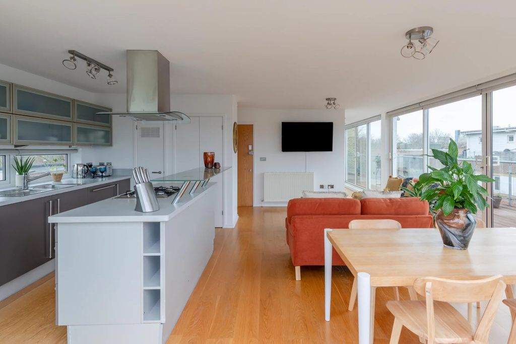 Property photo 3 of 22