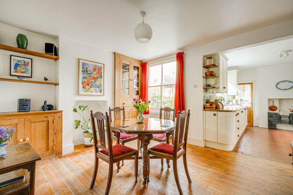 Property photo 3 of 32