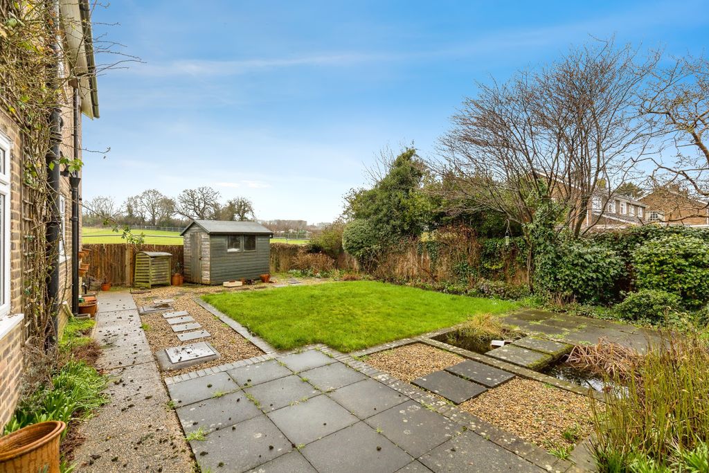 Property photo 2 of 15 Garden