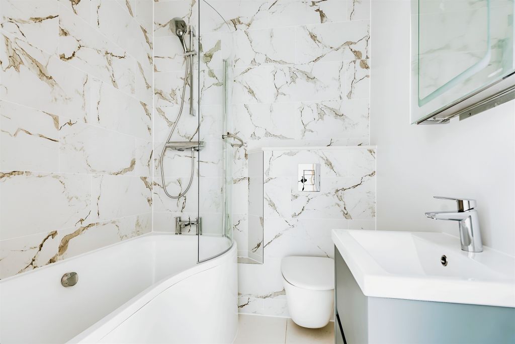 Property photo 2 of 13 Bathroom