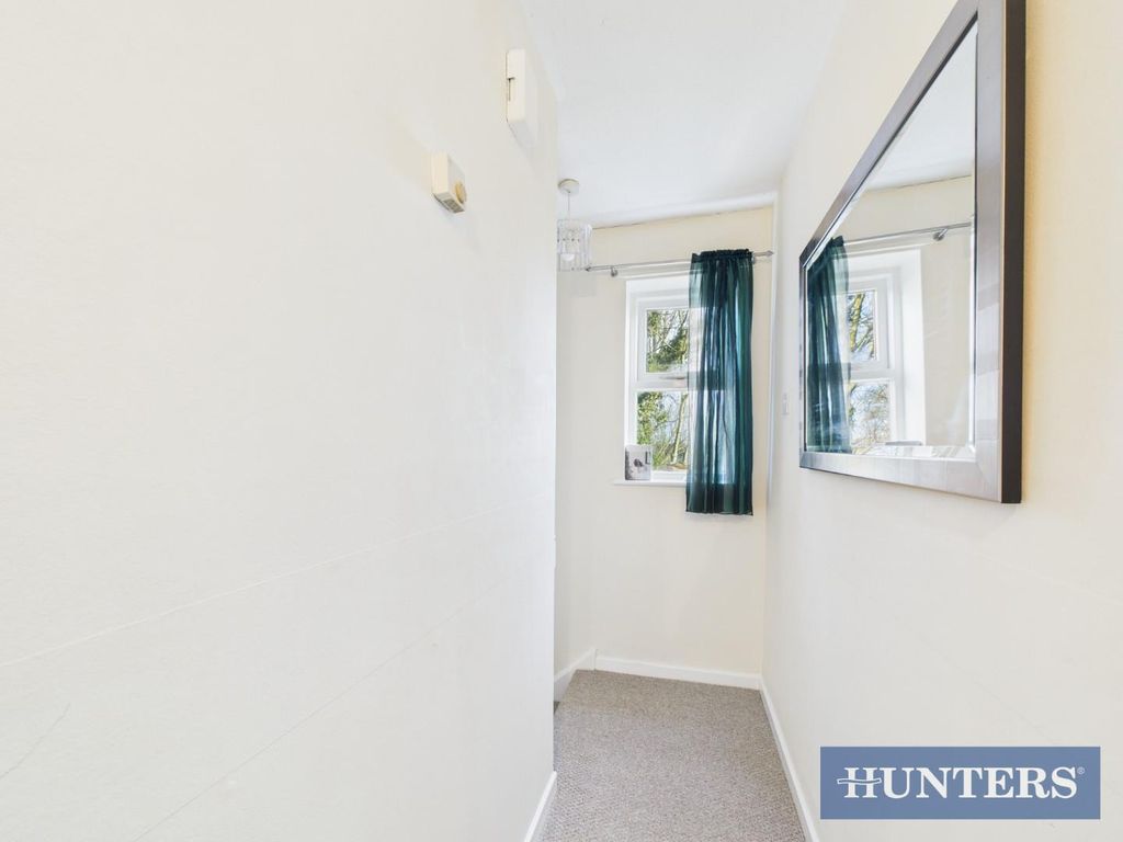 Property photo 2 of 6 Landing