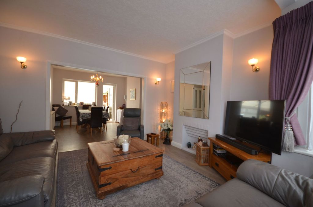 Property photo 2 of 27