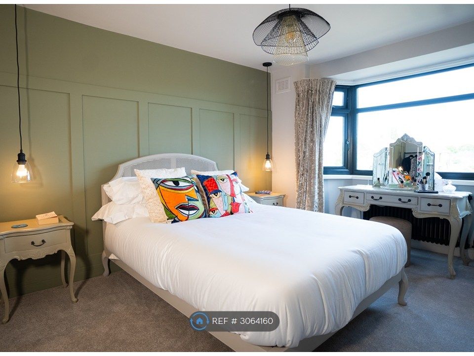 Property photo 1 of 8 Bedroom 4 With Ensuite