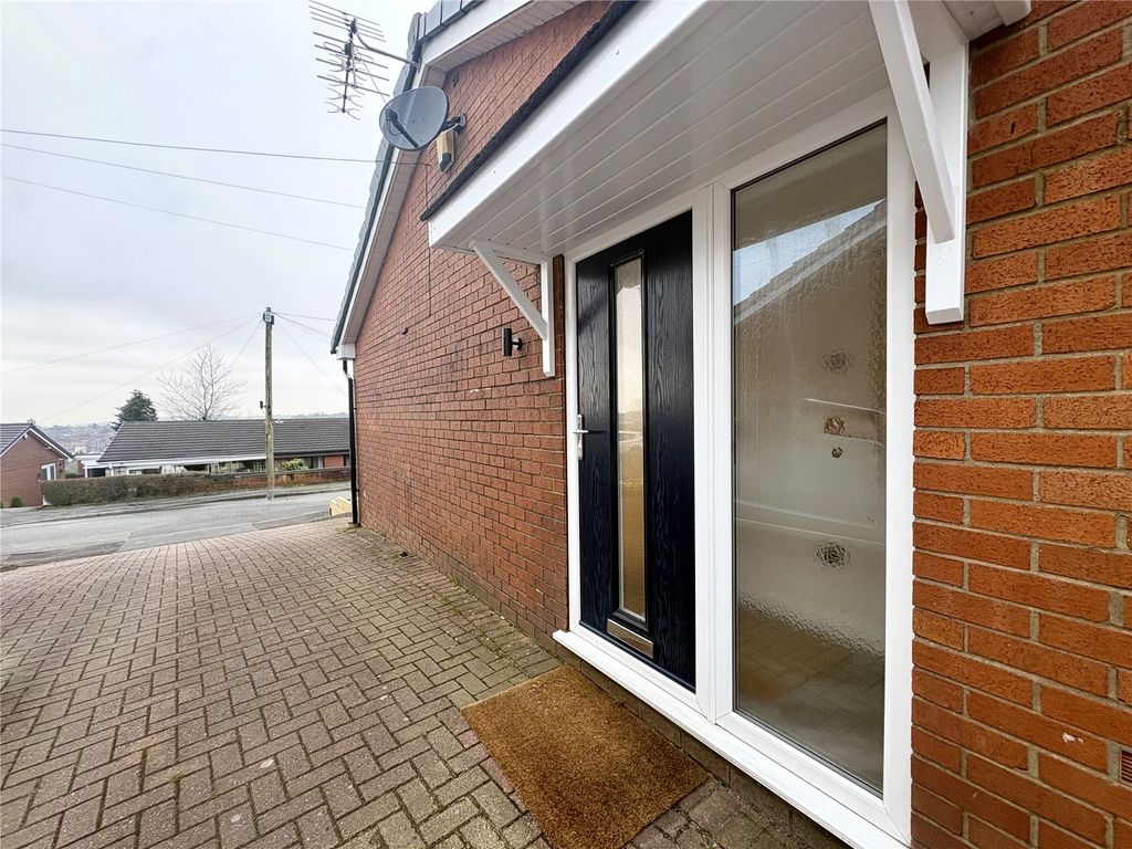 Property photo 2 of 13 Side Path