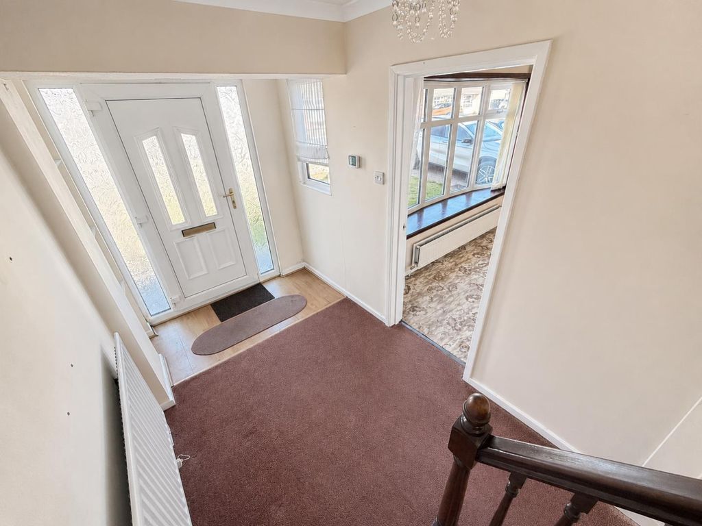 Property photo 3 of 21 Hall