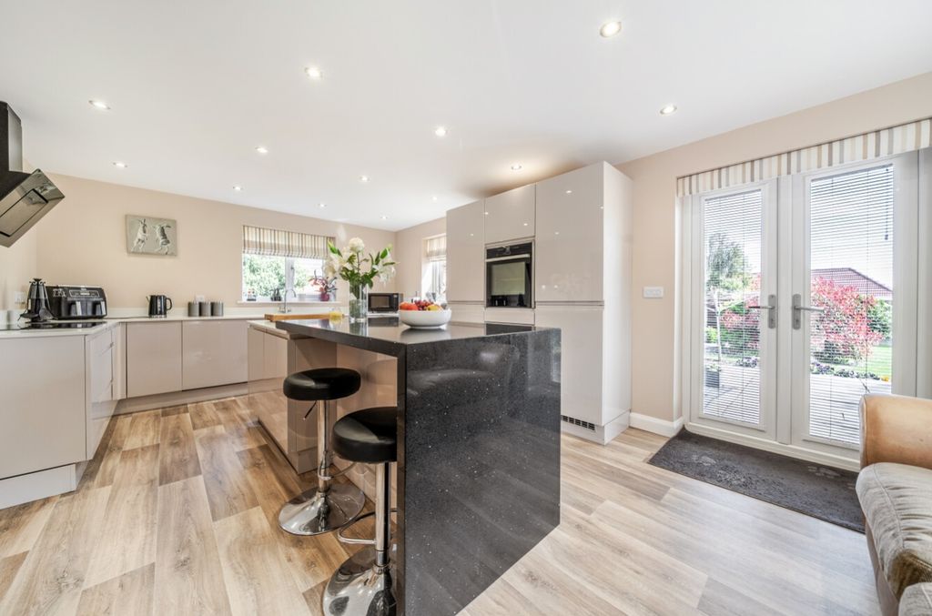 Property photo 3 of 30 1440967-6-69De715cc7E41