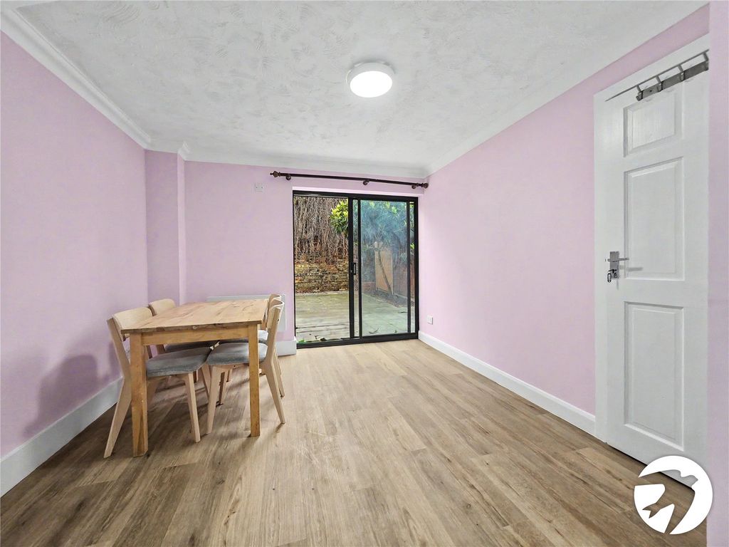 Property photo 3 of 12 Picture No. 11