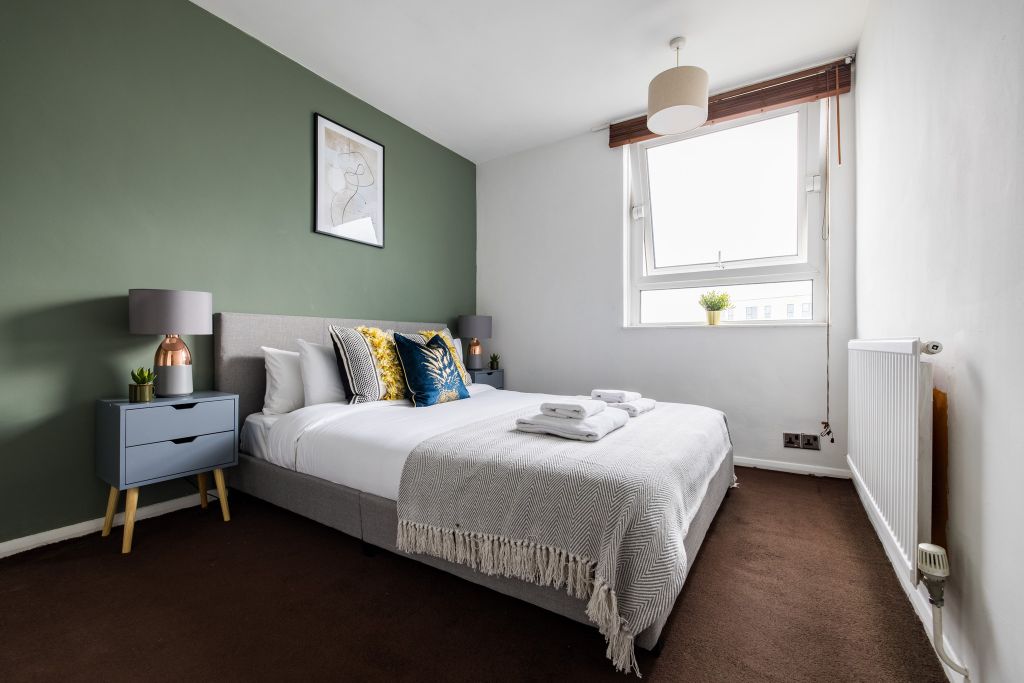 Property photo 3 of 32 Bedroom