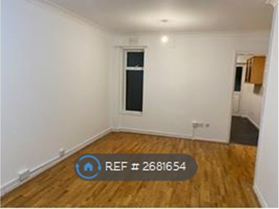 Property photo 3 of 14 Living Room