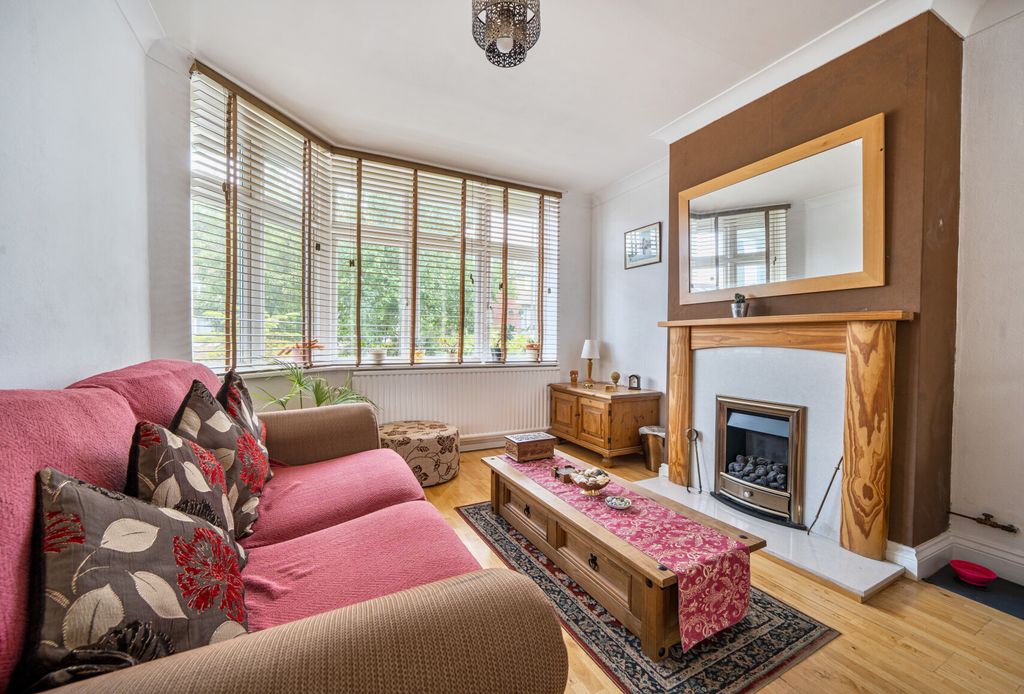 Property photo 2 of 14 1329676-4-6883776...