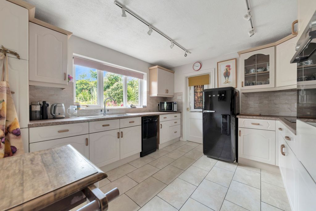 Property photo 3 of 23