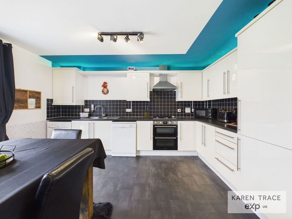 Property photo 2 of 21