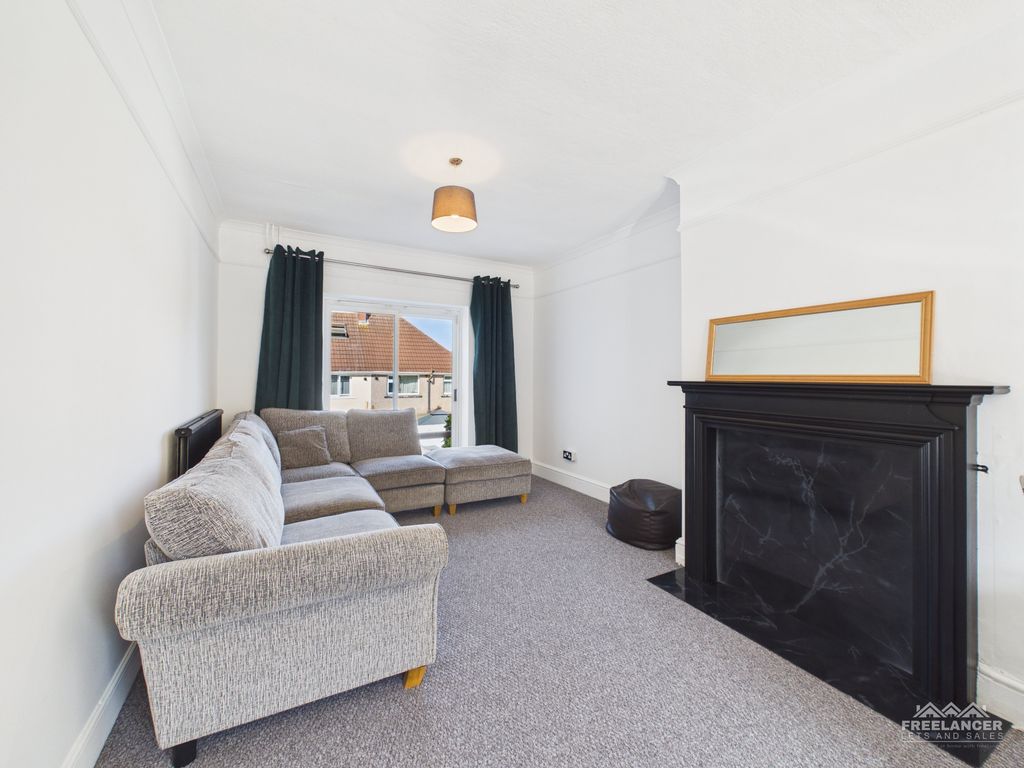 Property photo 3 of 19 Living Room Use