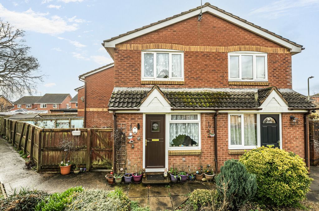 Property photo 1 of 10 Front