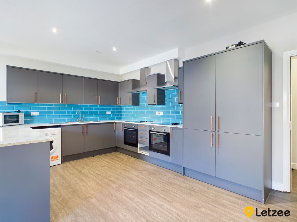 Property photo 2 of 39