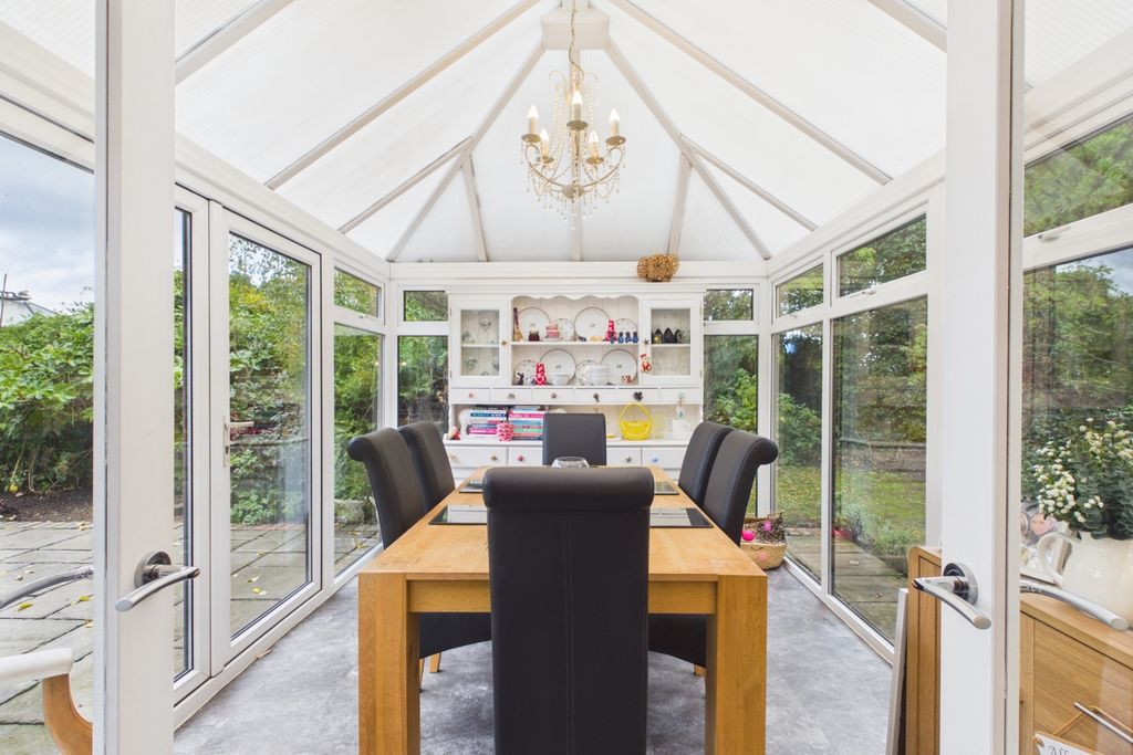 Property photo 3 of 38 Ewemove Spalding - Pinchbeck - Sun Room