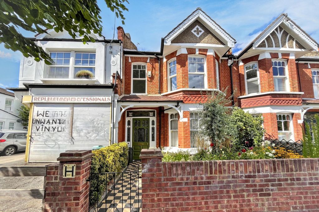 Property photo 1 of 16 16 Revelstoke Road, Southfields, London, Sw18 5Pd