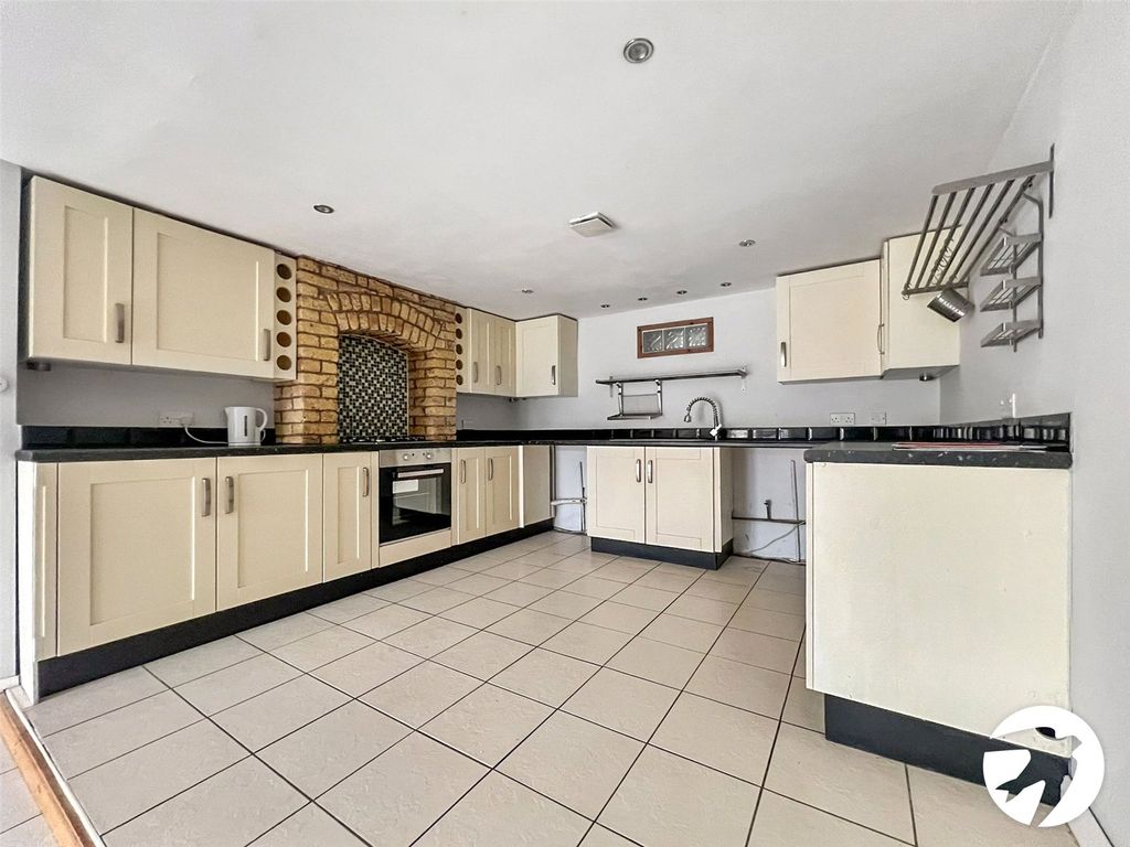 Property photo 2 of 11 Kitchen