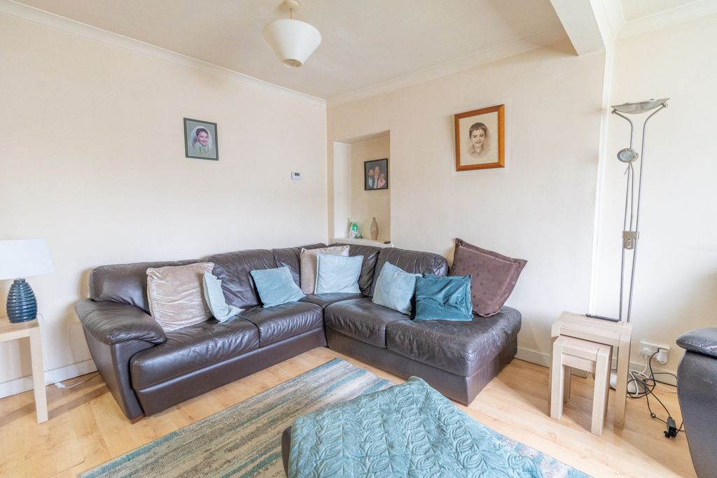 Property photo 3 of 27 Gallery