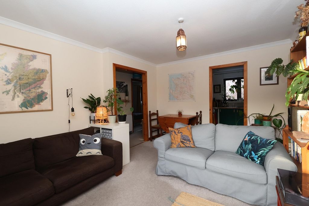 Property photo 3 of 8 Lounge Additional